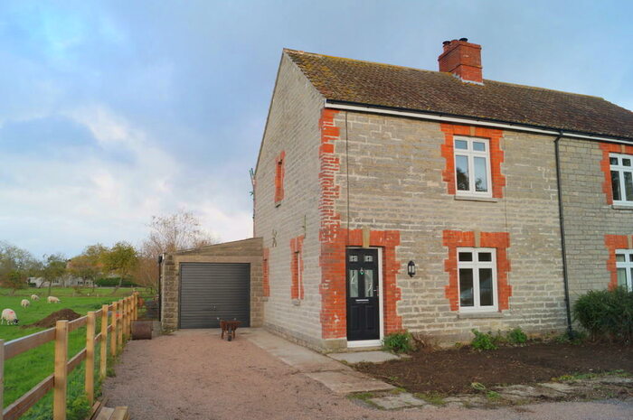 3 Bedroom Semi-Detached House To Rent In Coxbridge, Glastonbury, BA6