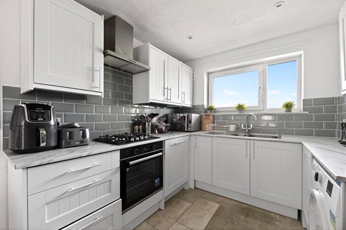 3 Bedroom Flat For Sale In Frimley Close, London, SW19