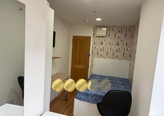 1 Bedroom Apartment To Rent In Close To University, B29
