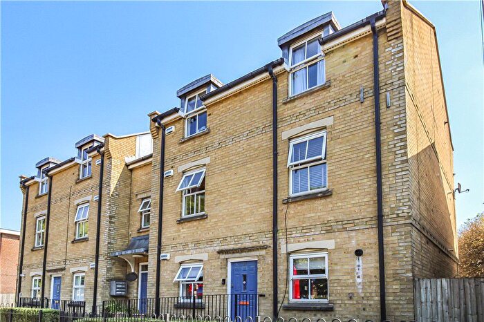 2 Bedroom Flat To Rent In Garratt Lane, London, SW17