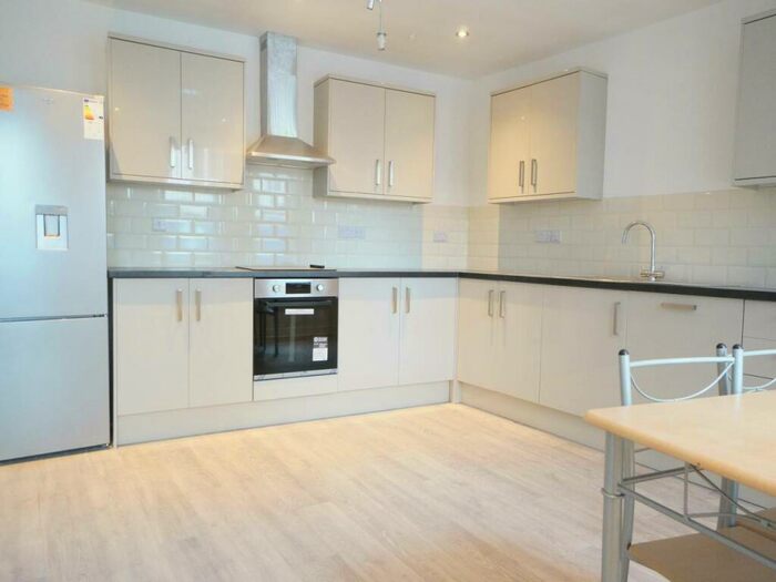 2 Bedroom Flat To Rent In High Street, LL57