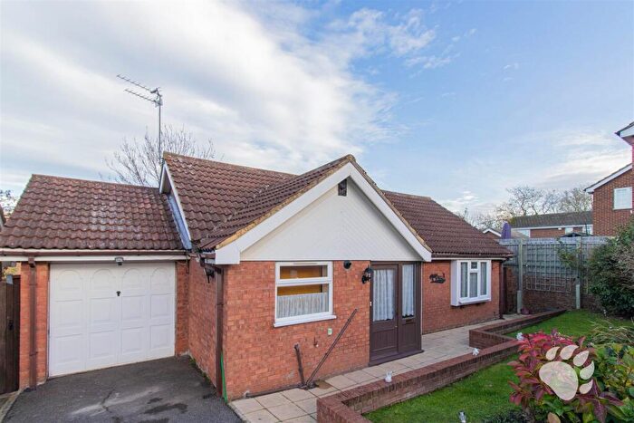 3 Bedroom Detached Bungalow For Sale In Kingsdown Close, Eversley, SS13