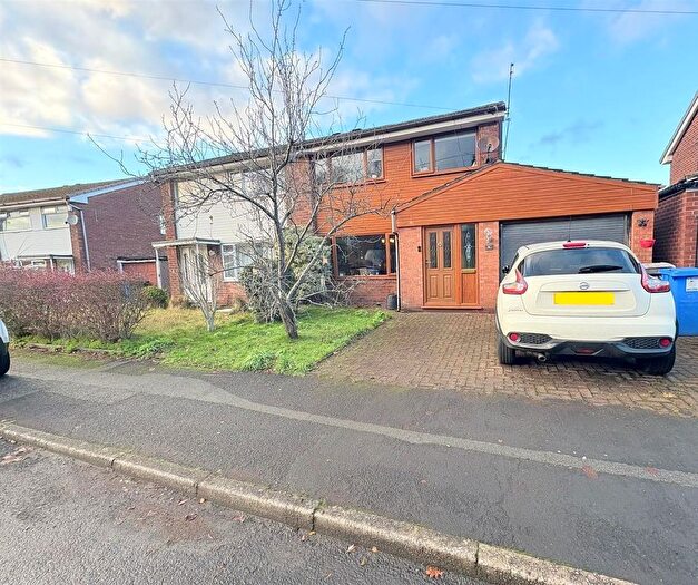 3 Bedroom Semi Detached House For Sale In Hawthorn Drive, Stalybridge, SK15