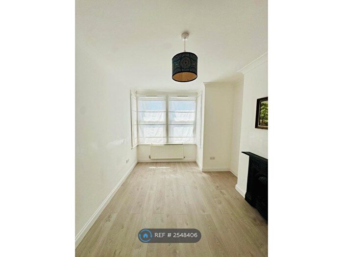 3 Bedroom Detached House To Rent In Selwyn Avenue, London, E4