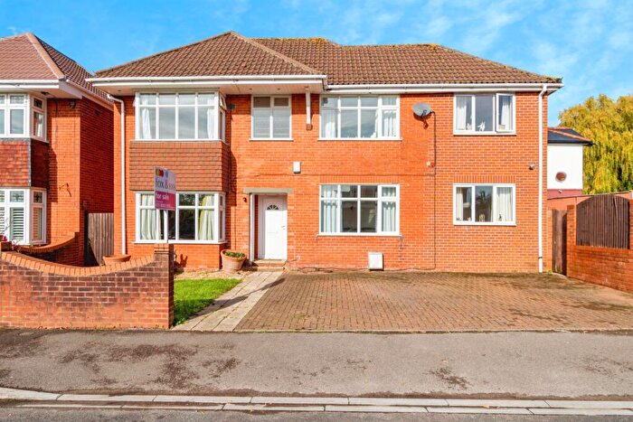 4 Bedroom Detached House For Sale In Harland Crescent, Southampton, SO15