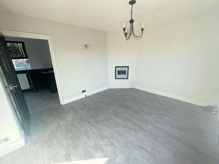 2 Bedroom End Of Terrace House For Sale In West Park Terrace, Darrington, Pontefract, WF8