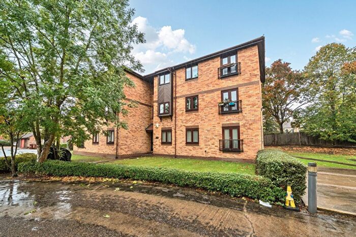 2 Bedroom Flat To Rent In Sheridan Way, Beckenham, Kent, BR3