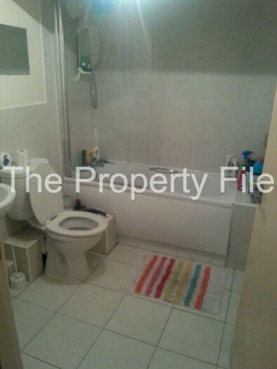 4 Bedroom Flat To Rent In Wynnstay Grove, Manchester, M14