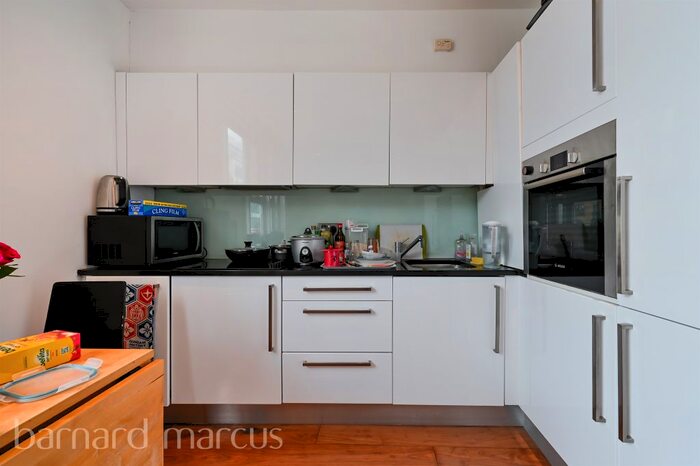 1 Bedroom Flat For Sale In Chiswick High Road, London, W4