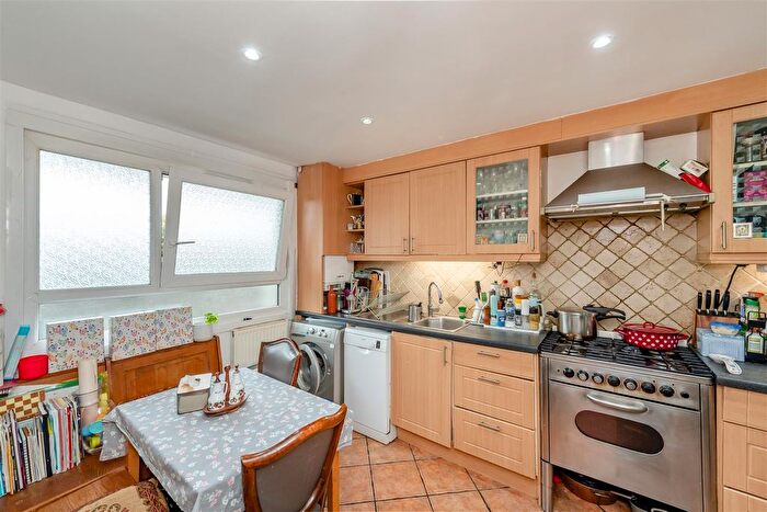 3 Bedroom Flat For Sale In Yelverton Road, London, SW11