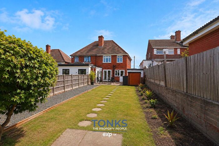 3 Bedroom Semi-Detached House For Sale In Uplands Avenue, Rowley Regis, B65