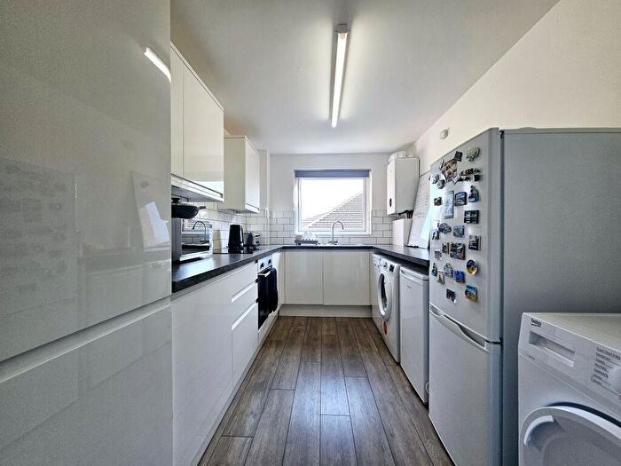 2 Bedroom Flat To Rent In Devis Court, Albermarle Road, Beckenham, BR3