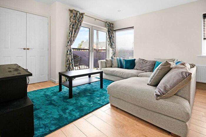 2 Bedroom Flat To Rent In Falcon Way, Bracknell, RG12