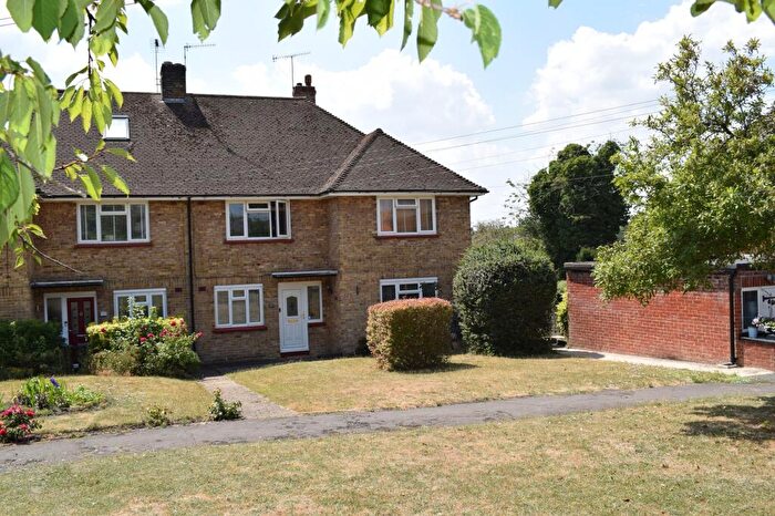 2 Bedroom Flat For Sale In Beaconsfield Road, Epsom, KT18