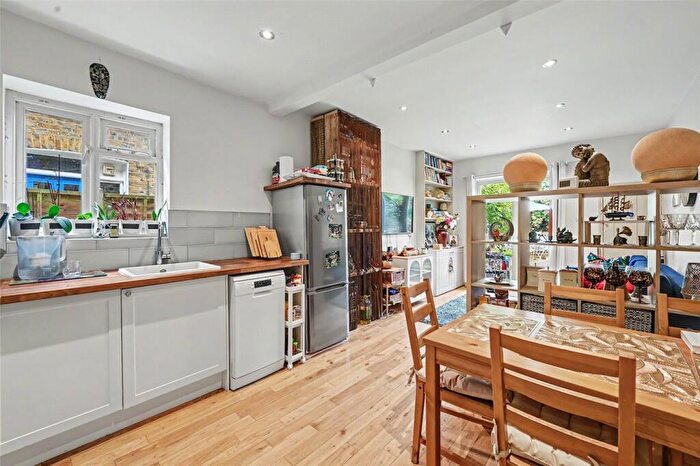 2 Bedroom Apartment For Sale In Kempe Road, London, NW6