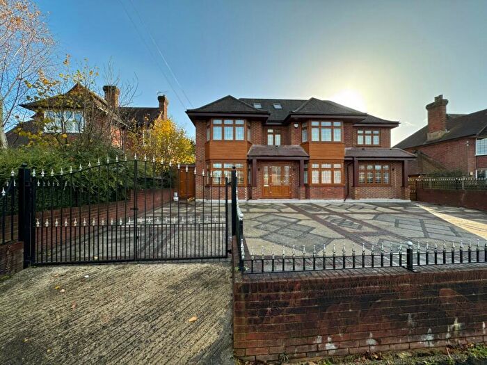8 Bedroom Detached House To Rent In Brandshill Avenue, HP13