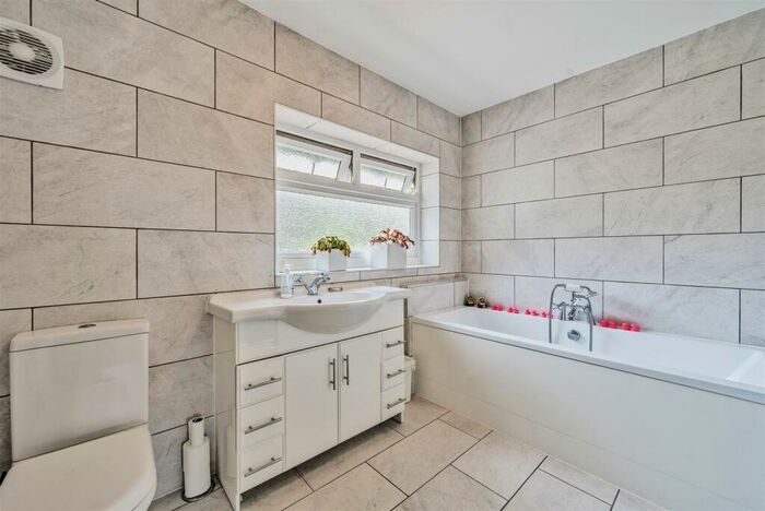 5 Bedroom Detached House For Sale In Banstead Road, Banstead, SM7