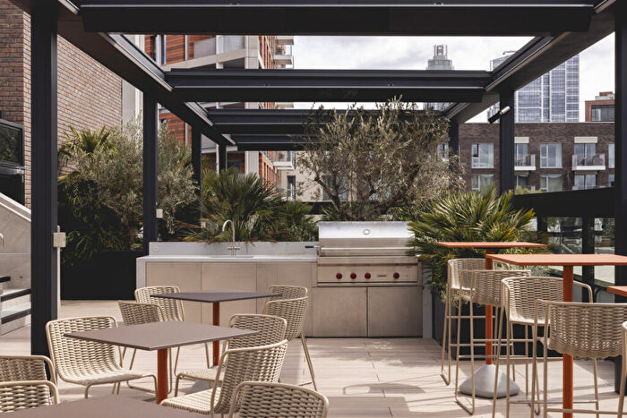 Studio To Rent In Bloom West, Nine Elms Ln, Nine Elms, London, SW11
