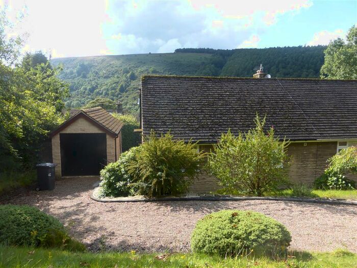2 Bedroom Semi-Detached Bungalow To Rent In Bemrose Gate, Bamford, Hope Valley, S33