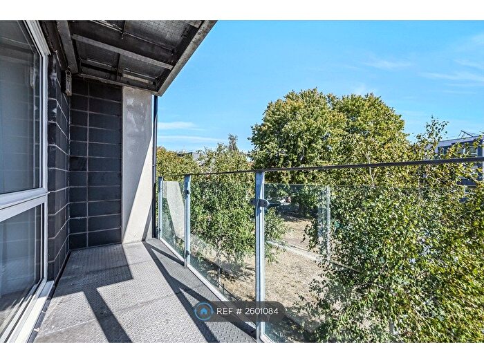 2 Bedroom Flat To Rent In Drinkwater Road, Harrow, HA2