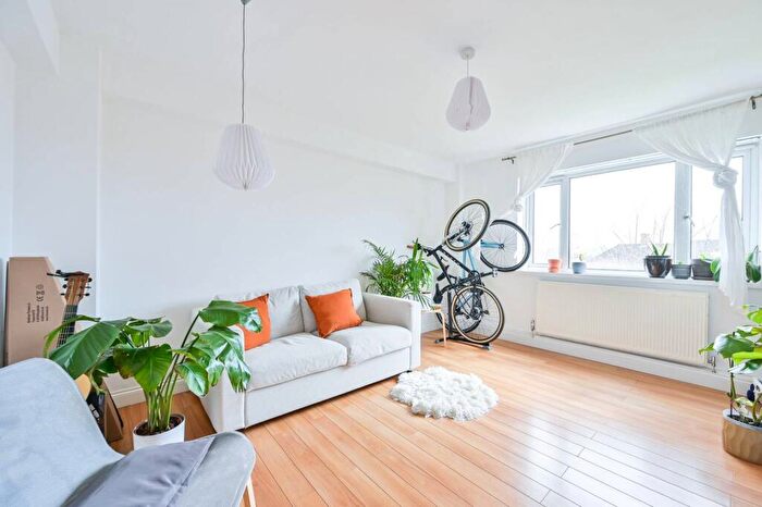 4 Bedroom Flat To Rent In Matlock Court, Denmark Hill, London, SE5