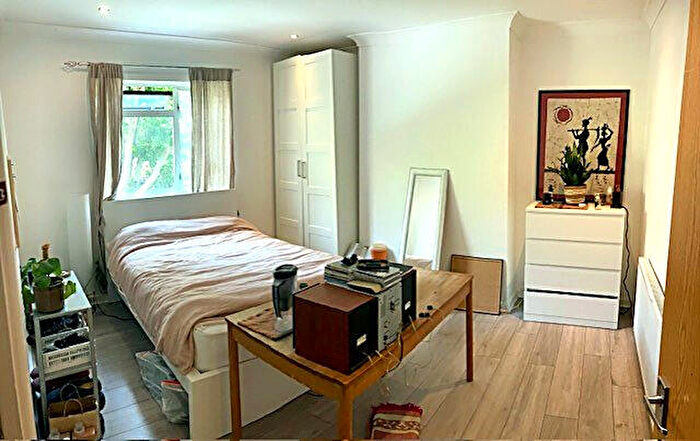 6 Bedroom Terraced House To Rent In Bredgar Road, London, London, N19