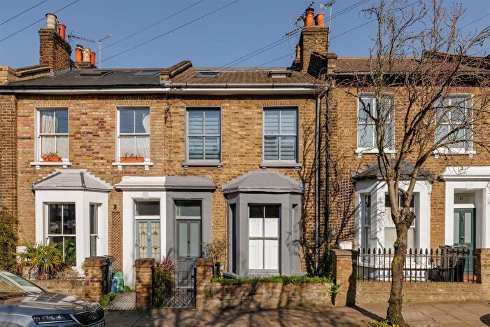 4 Bedroom House For Sale In Danesdale Road, Homerton, E9