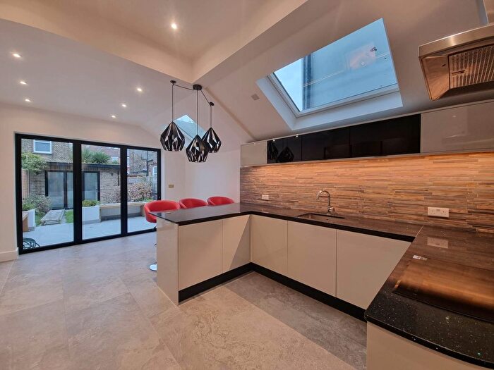 4 Bedroom Maisonette To Rent In Langham Road, Duckett`S Green, N15