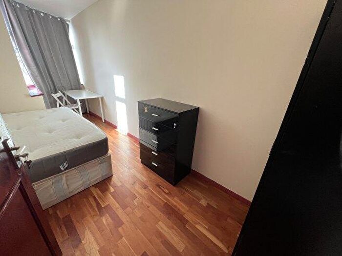 7 Bedroom Flat To Rent In Geary Road, NW10