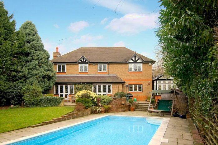 5 Bedroom Detached House To Rent In The Clump, Rickmansworth, WD3