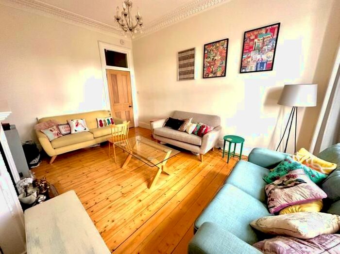 2 Bedroom Flat To Rent In Craighall Crescent, Trinity, Edinburgh, EH6