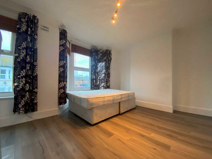 1 Bedroom Flat To Rent In Little Ilford Lane, Manor Park, London, E12