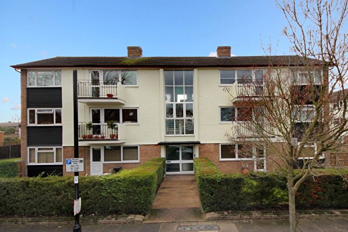 2 Bedroom Flat For Sale In Clitherow Avenue, W7