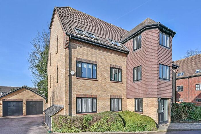 2 Bedroom Flat For Sale In Sawyers Hall Lane, Brentwood, CM15