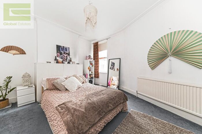 4 Bedroom Flat To Rent In Mitcham Road, Tooting, SW17