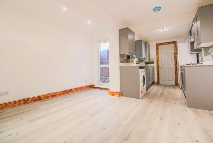 2 Bedroom Apartment To Rent In Grant Road, Croydon, CR0