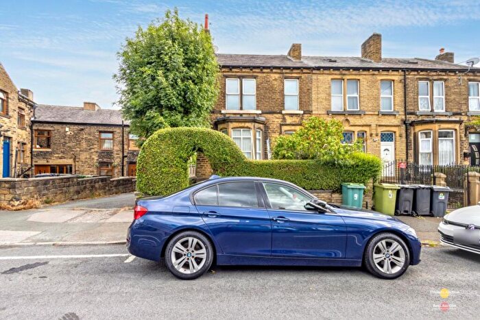 4 Bedroom End Of Terrace House For Sale In Broomfield Road, Marsh, Huddersfield, West Yorkshire, HD1