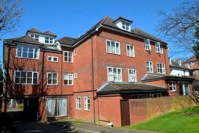 2 Bedroom Flat To Rent In Cedar Road, Sutton, SM2