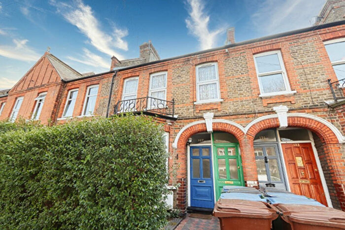 2 Bedroom Apartment To Rent In Winns Avenue, London, E17