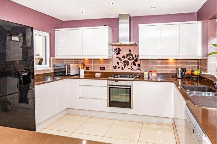 4 Bedroom Semi Detached House To Rent In Uxbridge, UB8