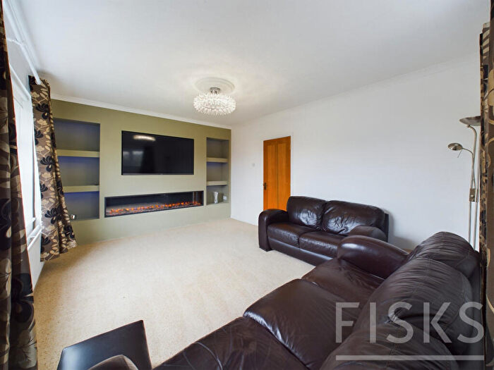 2 Bedroom Chalet For Sale In Kents Hill Road, Benfleet, SS7