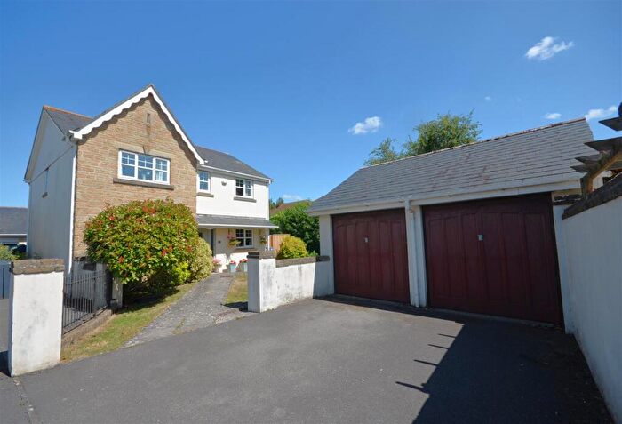 4 Bedroom Detached House For Sale In Larks Meadow, Stalbridge, DT10