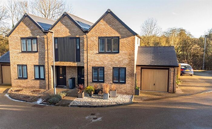 3 Bedroom Semi-Detached House For Sale In The Spinney, Swindon Road, Malmesbury, SN16