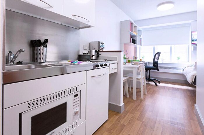 1 Bedroom Private Hall To Rent In High Street, Southampton, SO14