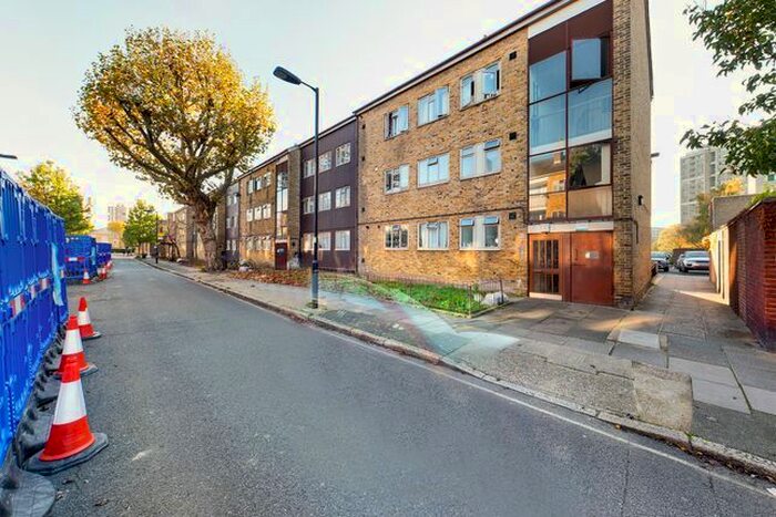 5 Bedroom Flat To Rent In Grosvenor Park, London, SE5