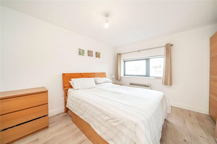 1 Bedroom Flat To Rent In Clapham Park Road, London, SW4