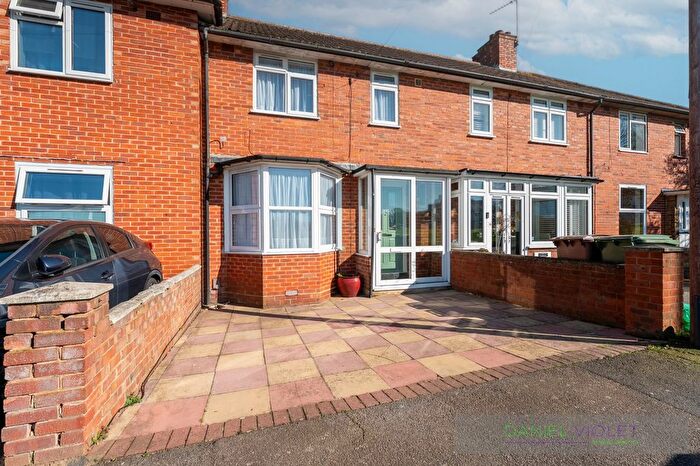 3 Bedroom Terraced House For Sale In Tweeddale Road, Carshalton, SM5