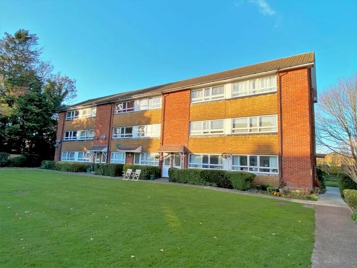 3 Bedroom Maisonette To Rent In Strode Street, Egham, TW20