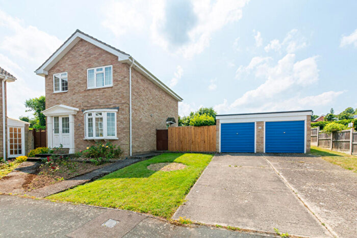 3 Bedroom Detached House For Sale In The Paddocks, Bures, Essex, CO8