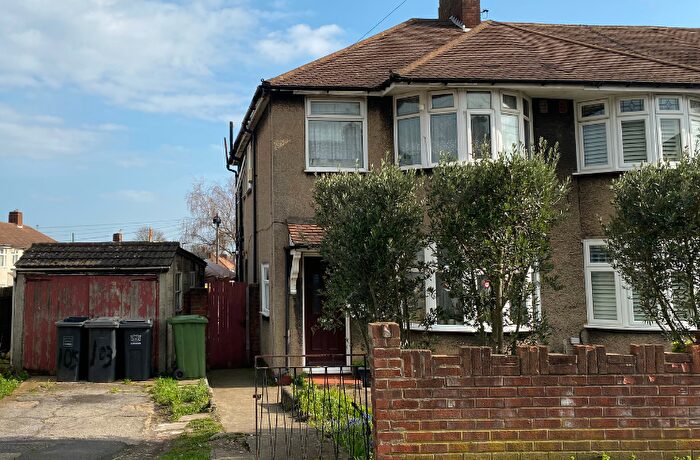 3 Bedroom End Terrace House For Sale In Burford Road, London, SE6